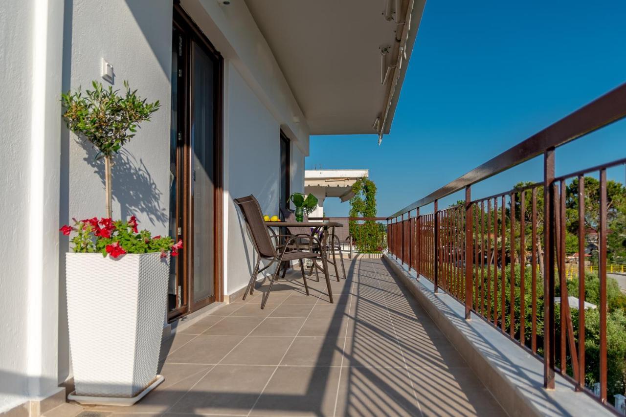 Dimi Seafront Apartment By Rentals Pro Services - Nea Moudania Esterno foto