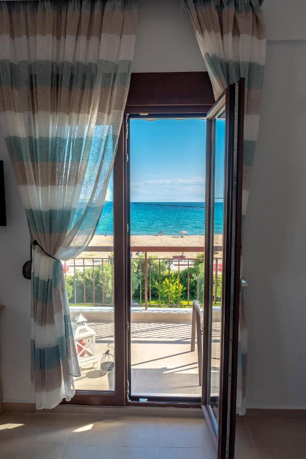 Dimi Seafront Apartment By Rentals Pro Services - Nea Moudania Esterno foto