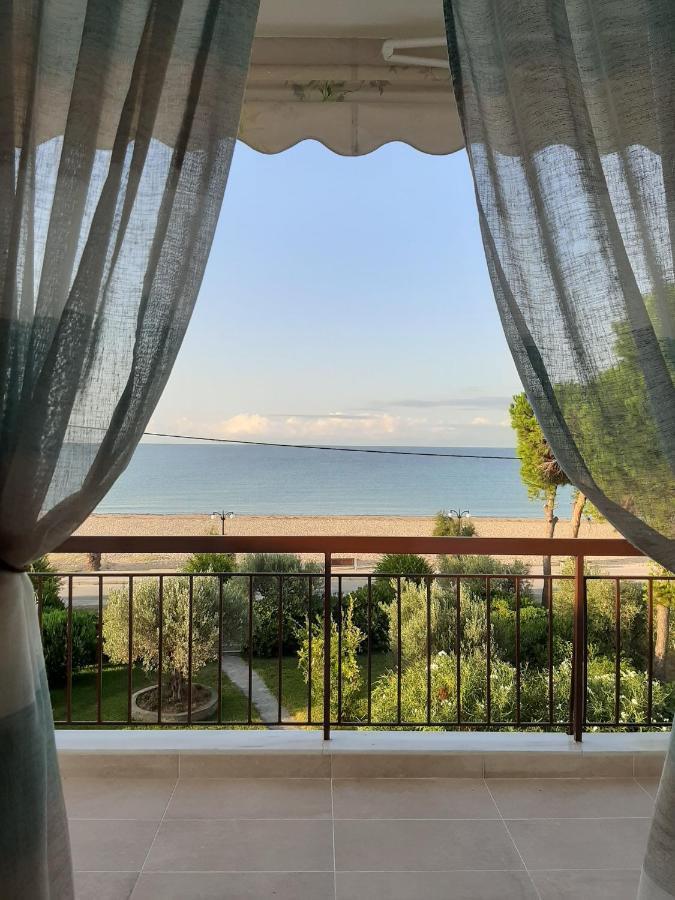 Dimi Seafront Apartment By Rentals Pro Services - Nea Moudania Esterno foto